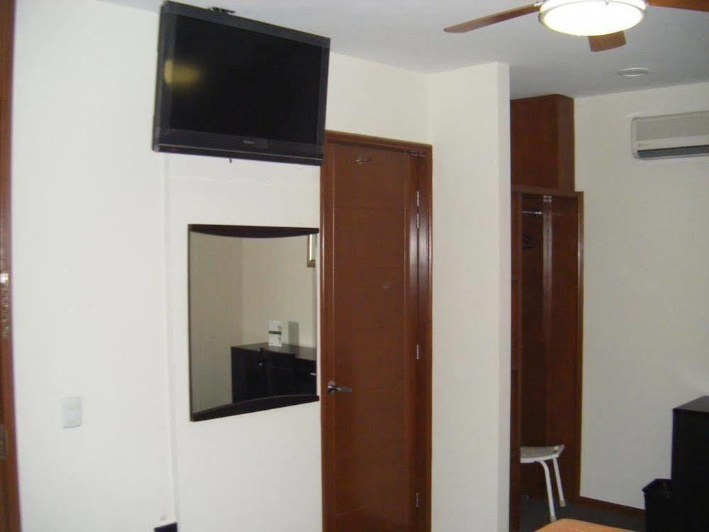 Hotel Porto Alegre Guadalajara Bagian luar foto