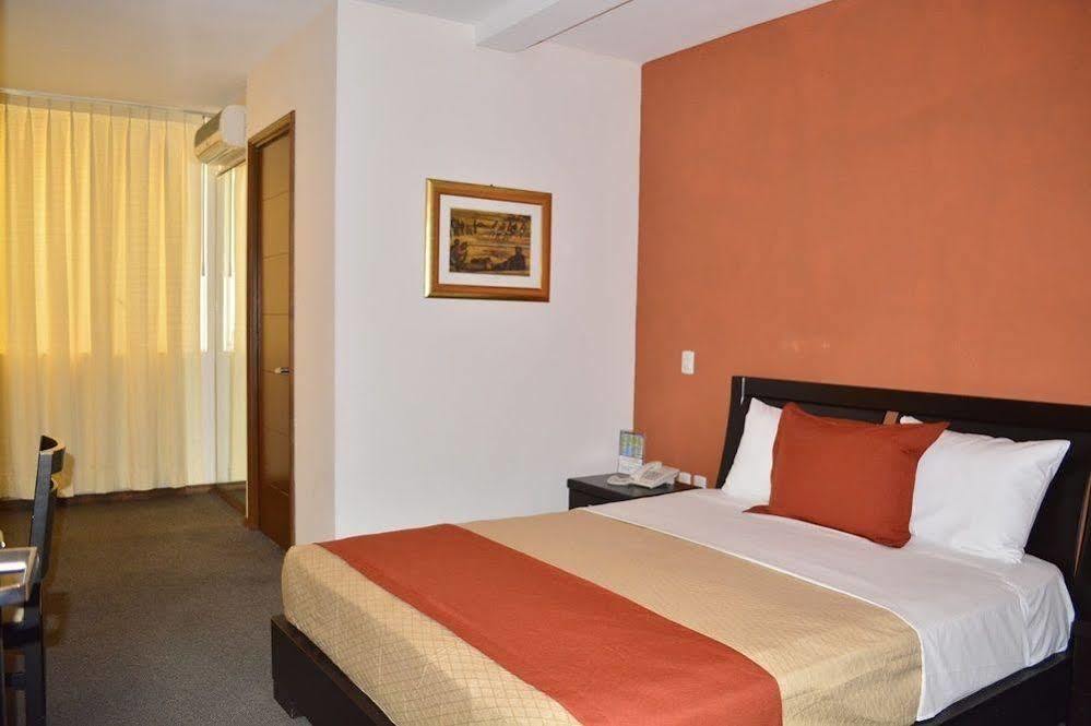 Hotel Porto Alegre Guadalajara Bagian luar foto