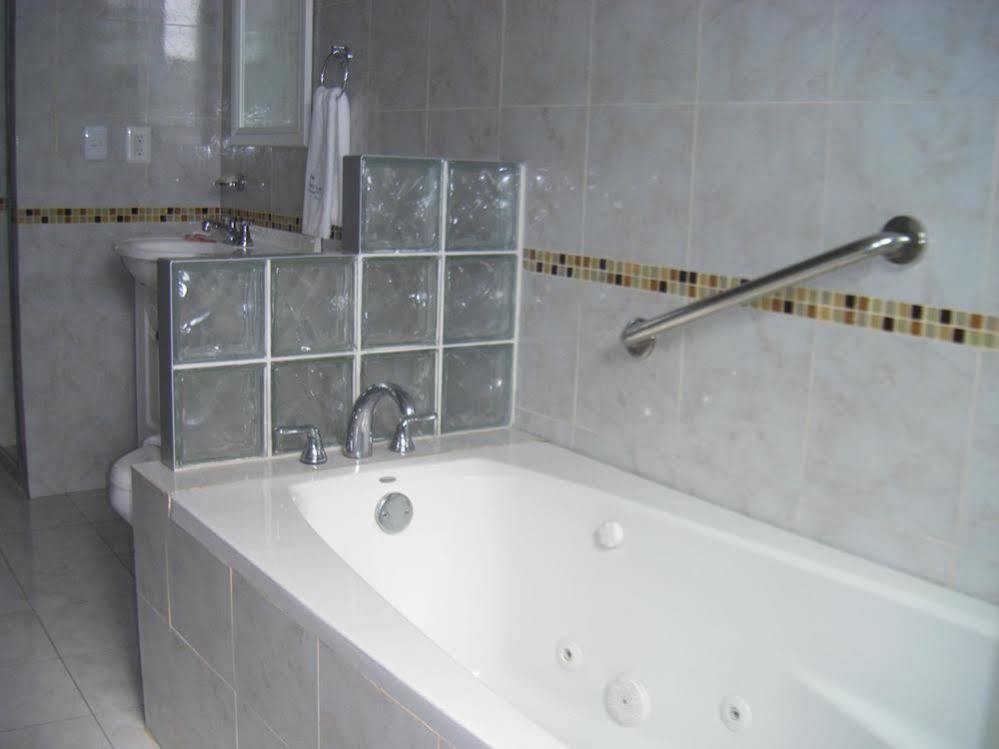 Hotel Porto Alegre Guadalajara Bagian luar foto