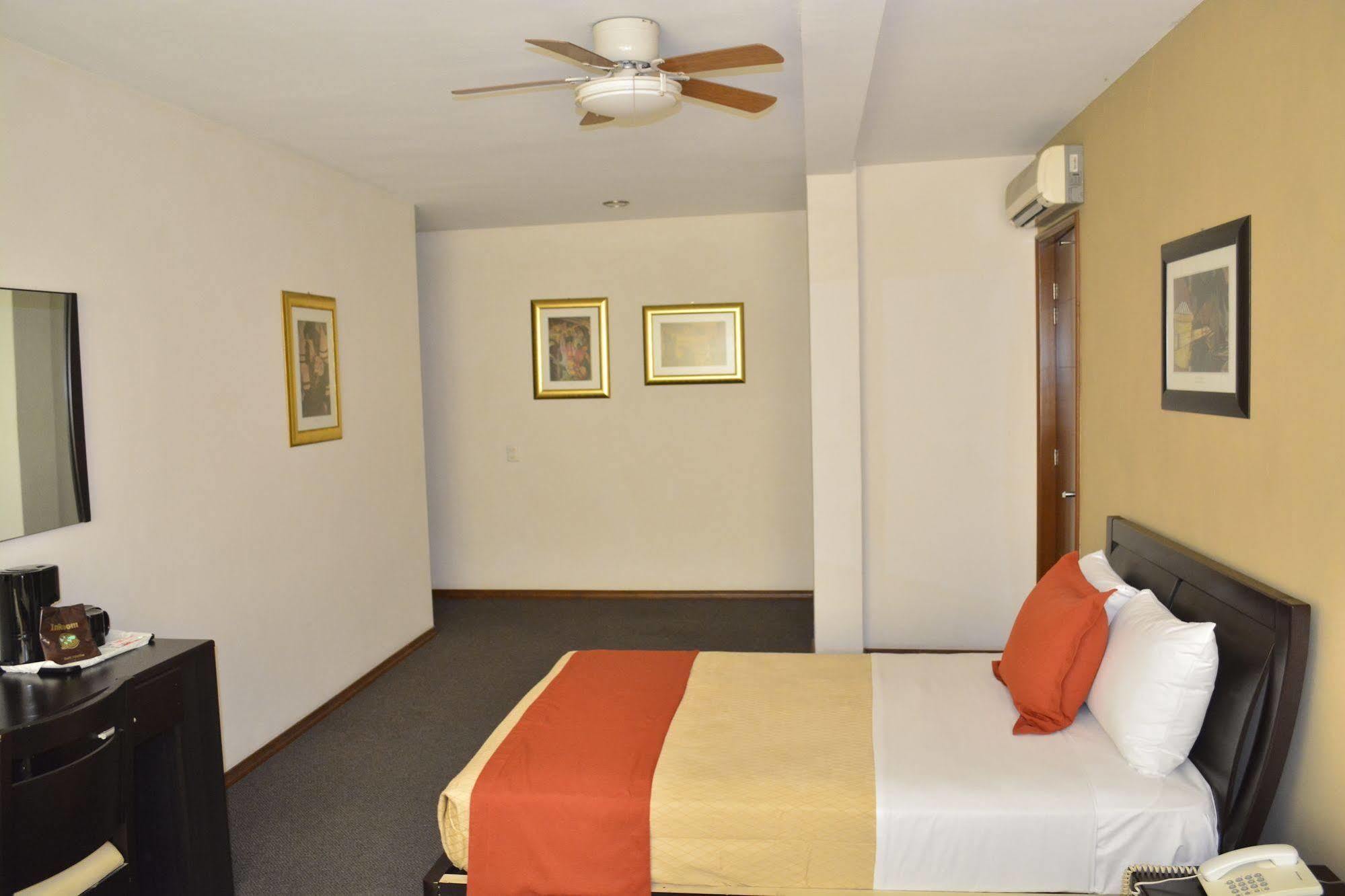 Hotel Porto Alegre Guadalajara Bagian luar foto